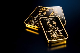 如何认识黄金价格的波动模式这种波动模式如何影响黄金投资的风险管理？