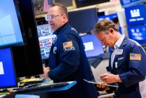 尾盘：美股涨跌不一 标普500指数创历史新高