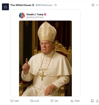 特朗普发自己身穿教皇服图片，白宫竟转发