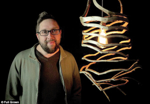 如何巧妙装饰木头墙板？这种装饰方式有哪些特色？  第1张