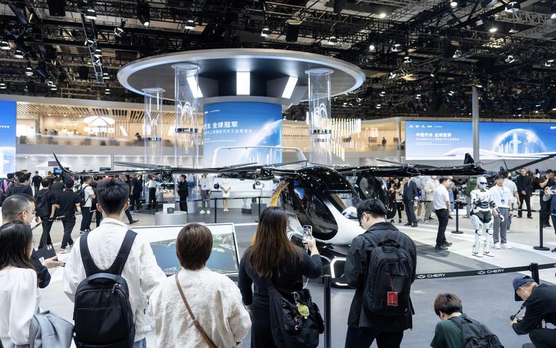 车展观察｜飞行汽车“飞入”车展，打“飞的”出行将成现实  第2张