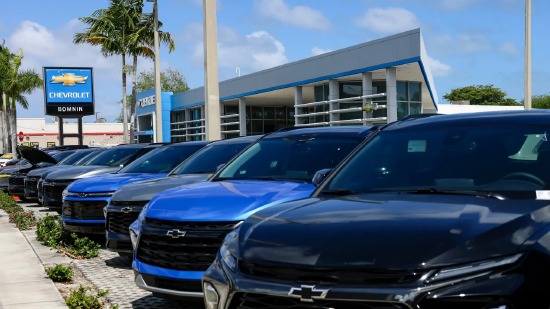 汽车巨头们在特朗普关税政策引发的混乱中取消业绩预测  第1张