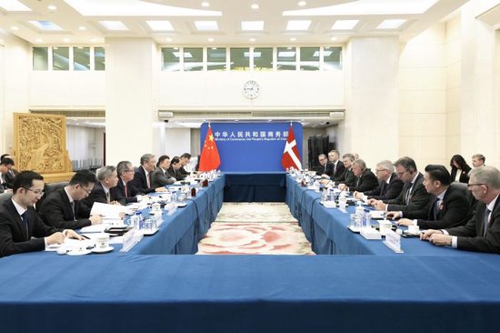 商务部部长王文涛会见丹麦外交大臣拉斯穆森（图）  第2张