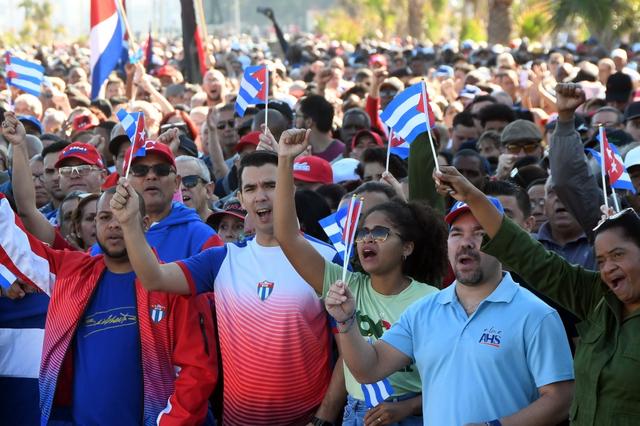 第1现场｜遭袭后的委内瑞拉：药店排队、油站关闭、民众集会抗议  第20张