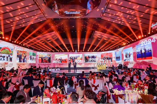 陈景河现场落泪，卢迈呼吁关注农村养育，韩璧丞展示仿生手抓哑铃……上百位企业家共话中国经济新动能  第3张