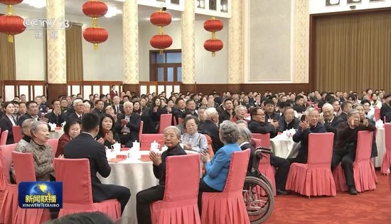 春节团拜会上的一个特别细节  第3张