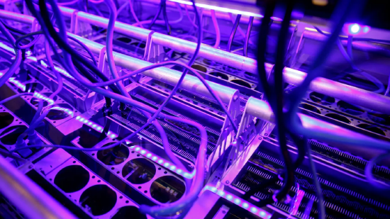 挖矿收益不足3美分！比特币暴跌后，矿商们集体“弃挖”转向HPC求生  第1张