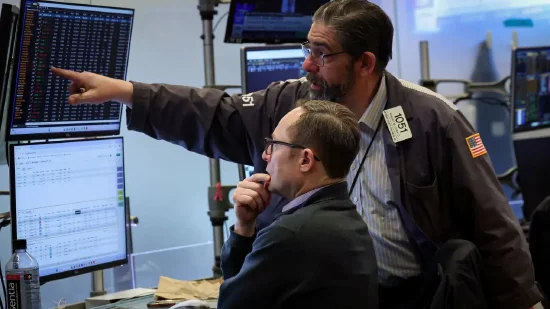 午盘：美股走低科技股领跌 纳指下跌380点  第1张