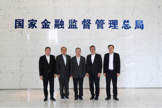 李云泽会见香港特区政府财政司司长陈茂波  第2张