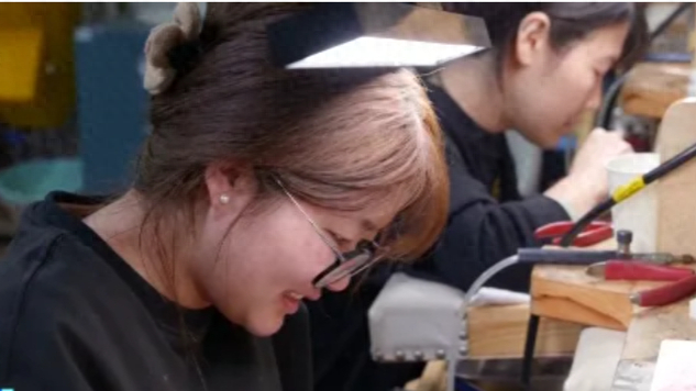 金价高企！这个新职业火了，00后扎堆入场，月入过万→  第3张